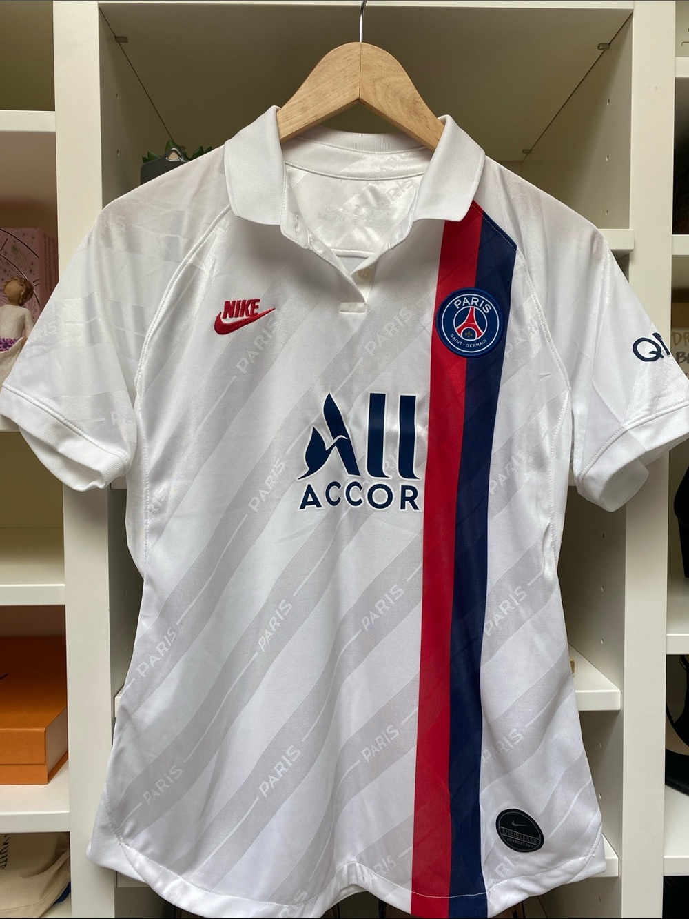 Nike Paris Saint-Germain White Jersey with Red and Navy Stripe. NWOT. “ANDREA”